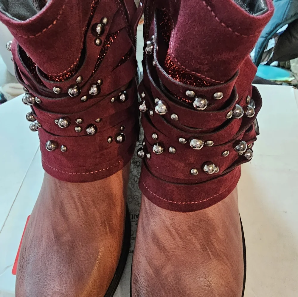 Ankle height red boots, barely worn - Picture 6 of 7